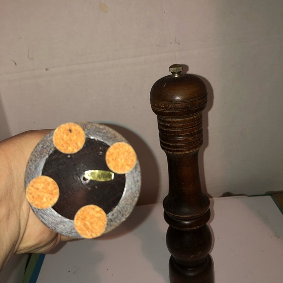 Classic Wooden Pepper and Salt Grinders - Picture 3 of 6